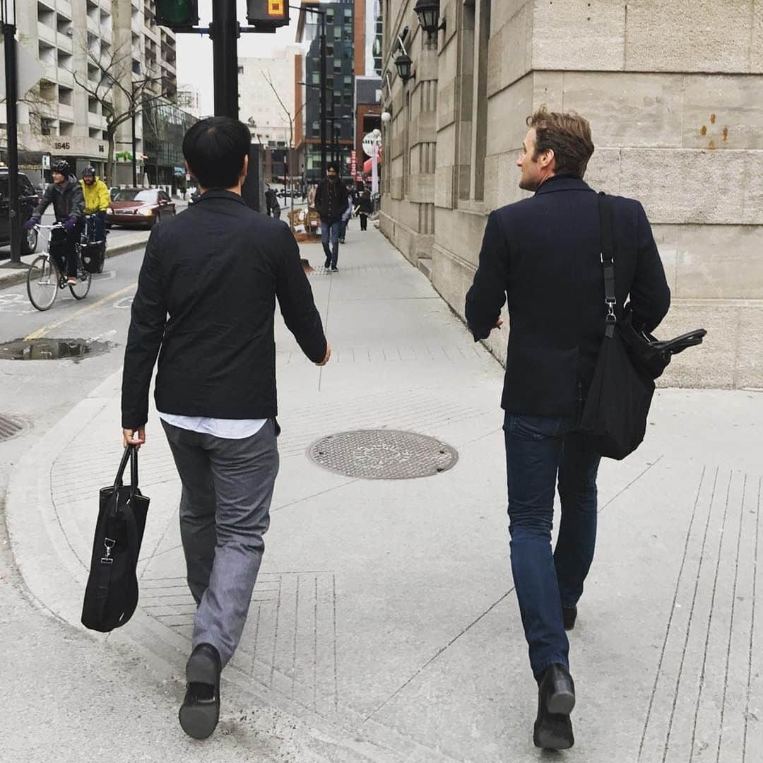 ウォントのインスタグラム：「Seeing double. Go Hasegawa & David Van Severen wear matching O'Hare totes in signature organic cotton. Photo via @go_hasegawa  #wantlesessentiels #oharetote」