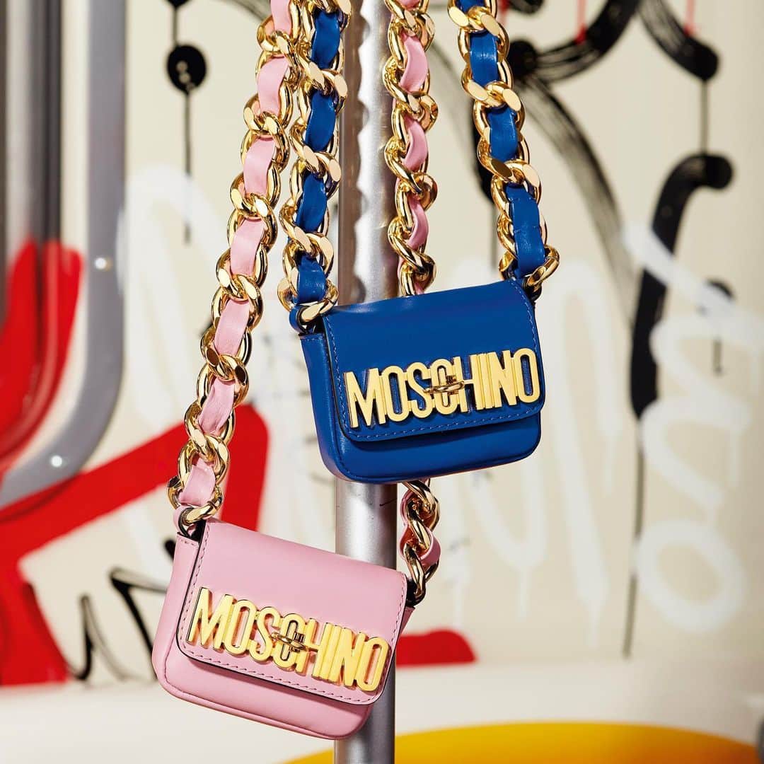 Moschinoさんのインスタグラム写真 - (MoschinoInstagram)「Moschino micro bags on moschino.com #moschino @itsjeremyscott」7月22日 3時06分 - moschino