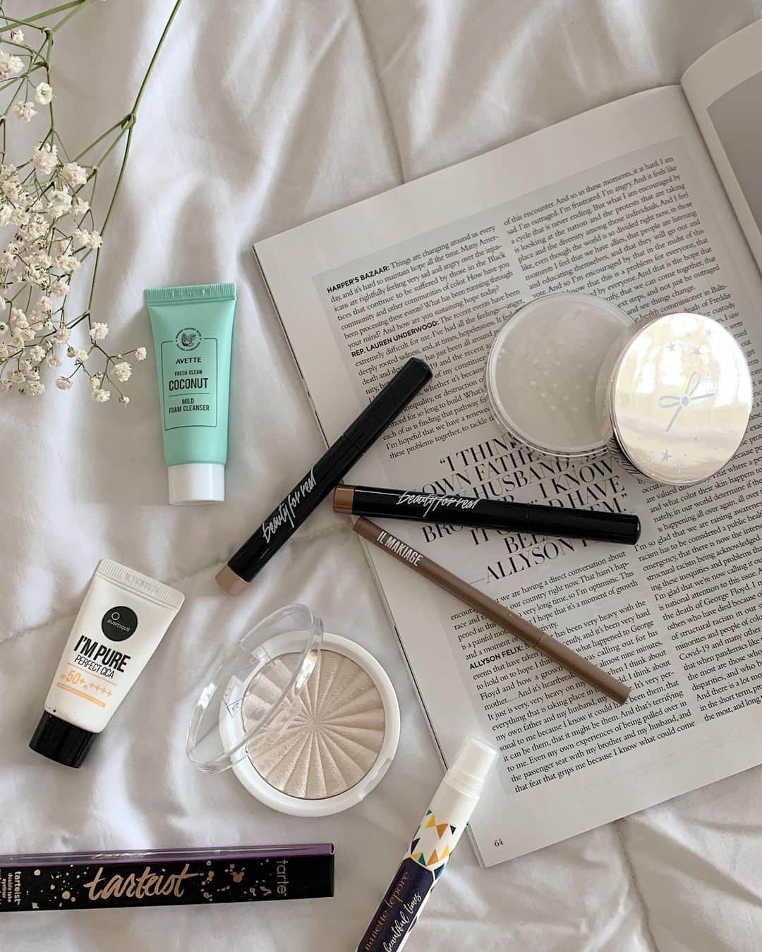 Kelsey Simoneさんのインスタグラム写真 - (Kelsey SimoneInstagram)「Keeping a glow & spf on my face in this summer heat with products from my July @ipsy bag! #ipsytakeabreak 🌾 Here are the products I’m trying out - - @avette.official Fresh Clean Coconut Mild Cleanser - @sunstique_official I’m Pure Cica Suncrean - @ilmakiage Brow Pen - @beautyforrealEyeshadow duo in Midnight Marathon + Ever Starstruck - @ciatelondon Extraordinary Translucent Powder - @ofracosmetics Highlighter in Glazed Donut - @nanettelepore Beautiful Time Eau De Parfum  #ipsypartner」7月22日 3時17分 - k.els.e.y