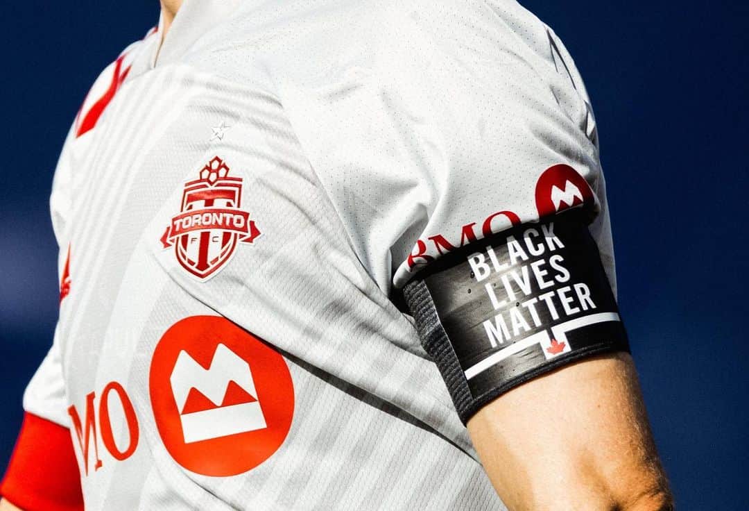 Major League Soccerさんのインスタグラム写真 - (Major League SoccerInstagram)「Michael Bradley’s armband. #BlackLivesMatter」7月22日 3時27分 - mls