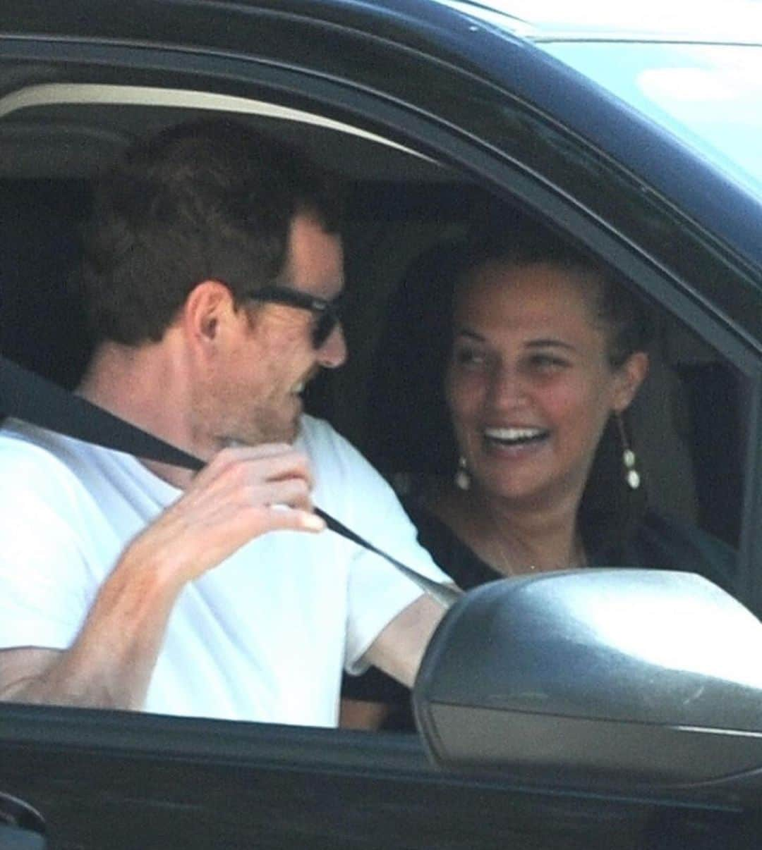 Just Jaredさんのインスタグラム写真 - (Just JaredInstagram)「Alicia Vikander and Michael Fassbender grab lunch at a seafood restaurant in Ibiza during their vacation. Tap this pic in the LINK IN BIO for a lot more photos.  #AliciaVikander #MichaelFassbender Photo: Backgrid」7月22日 3時35分 - justjared