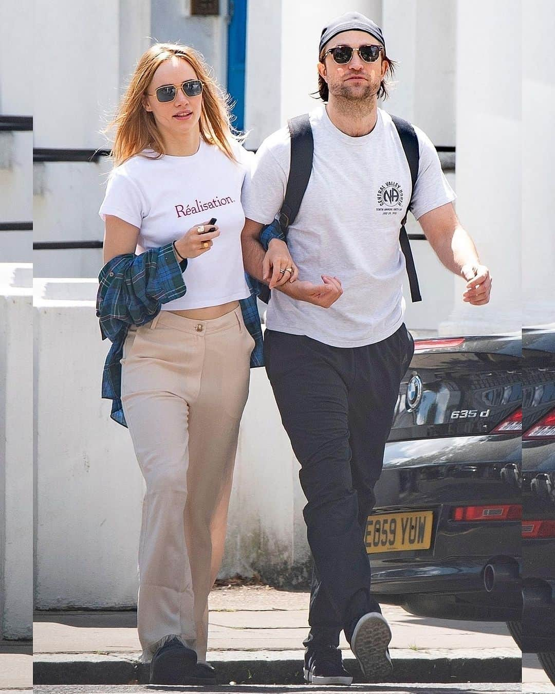 Just Jaredさんのインスタグラム写真 - (Just JaredInstagram)「Robert Pattinson looked so happy while walking arm in arm with girlfriend Suki Waterhouse while out in London after lockdown. #RobertPattinson #SukiWaterhouse  Photos: Backgrid」7月22日 3時47分 - justjared