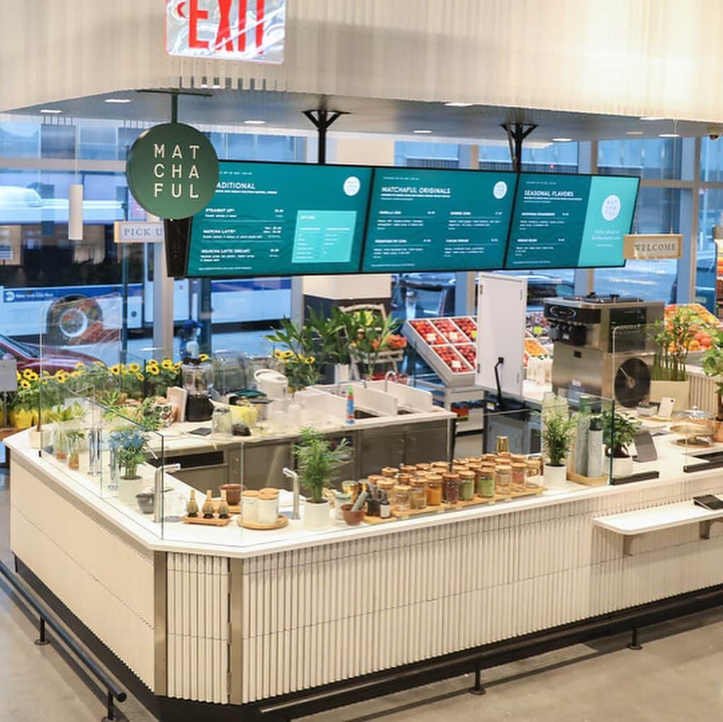 Whole Foods Marketさんのインスタグラム写真 - (Whole Foods MarketInstagram)「Welcome, Manhattan West! 🎉 On July 17th, we opened our 14th NYC location in the Hudson Yards neighborhood at 450 W. 33rd Street. This 60,000 sq ft flagship offers 200+ products from local suppliers like @gothamgreens @crownfinishcaves and @tradestreetjamco. Takeout options include vegan Mexican street food from @jajajamexicana, matcha lattes from @matchaful, Brooklyn-roasted coffee from @cafegrumpy and plant-based ice cream from @sunscoop. Find 400+ beers in our Specialty department and canned, limited-release craft brews at our Brewery Fresh Bar. Enjoy a variety of prepared foods, some featuring basil grown in-store by @farm.one. Our street-level convenience market offers grab-and-go options, açaí bowls and juice on tap. We can’t wait to meet you! #WholeFoodsManhattanWest」7月22日 4時01分 - wholefoods