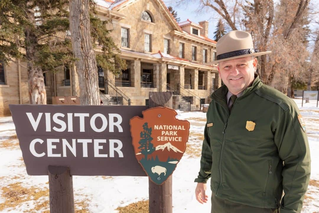 オボズさんのインスタグラム写真 - (オボズInstagram)「In the latest episode of the True to the Trail Podcast, we sat down with Yellowstone National Park Superintendent Cam Sholly to talk about the challenges and opportunities of managing the iconic park. Listen now through the link in our bio.⠀ .⠀ .⠀ .⠀ .⠀ #truetothetrail #podcast #yellowstonenationalpark #nationalparkservice #nationalparks #yellowstone #parksforall #parks #travel @yellowstonenps @nationalparkservice⠀ ⠀ Photo credit: National Park Service」7月22日 4時01分 - obozfootwear