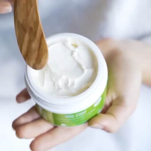 Weledaのインスタグラム：「Is there anything more satisfying than a Skin Food Body Butter #texturetuesday ? 😍💚」