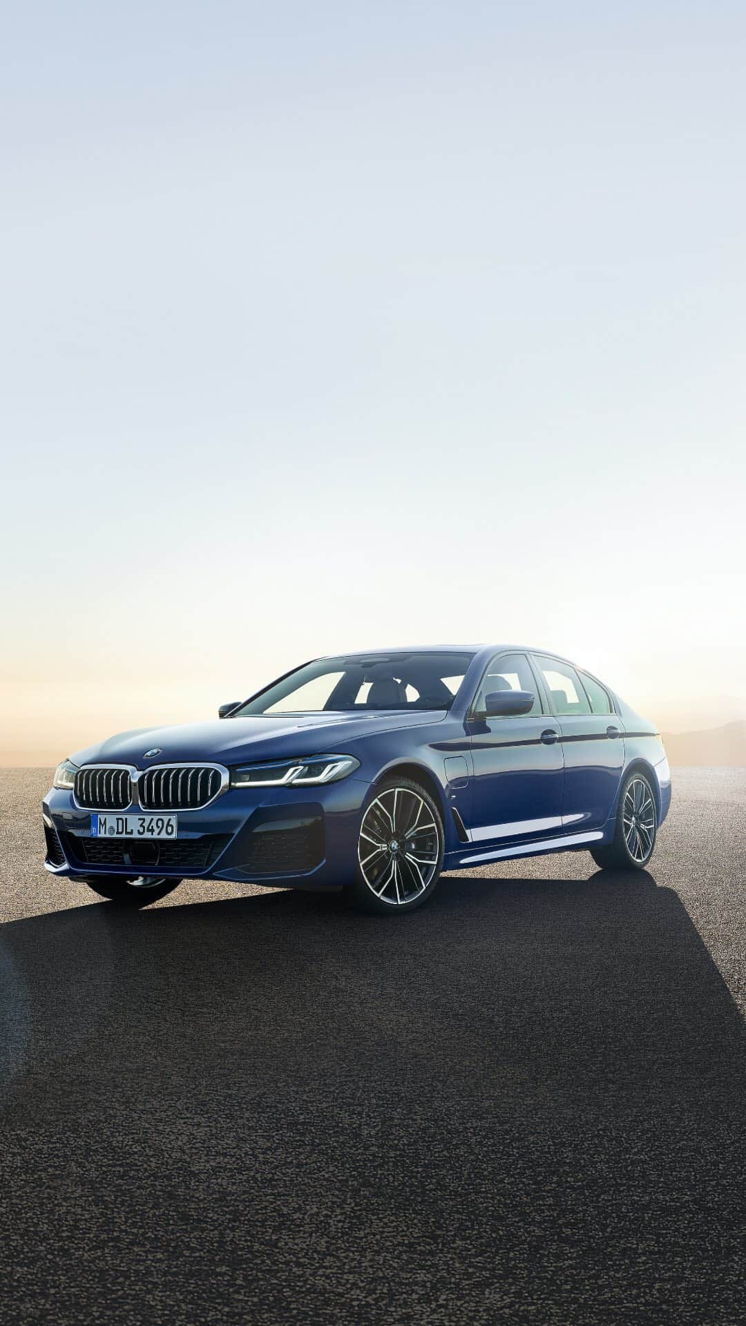 BMWのインスタグラム：「On top of everything: Business, Family and Style. Learn everything you need to know about the new BMW 5 Series in this episode of #BMWTODAY. #THE5 #BMW #5Series #JoyElectrified __ BMW 530e Sedan: Energy consumption in kWh/100 km (combined): 14.8–13.7. Fuel consumption in l/100 km (combined): 1.8–1.7. CO2 emissions in g/km (combined): 42–39. Further information: www.bmw.com/disclaimer」