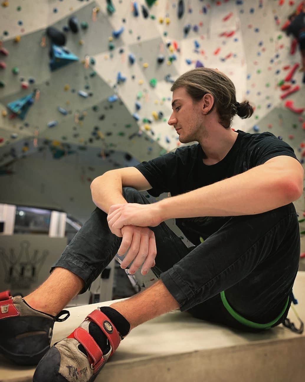 オスカー・オリー・モランダーのインスタグラム：「Climbing = Potential zombie apocalypse life skill」