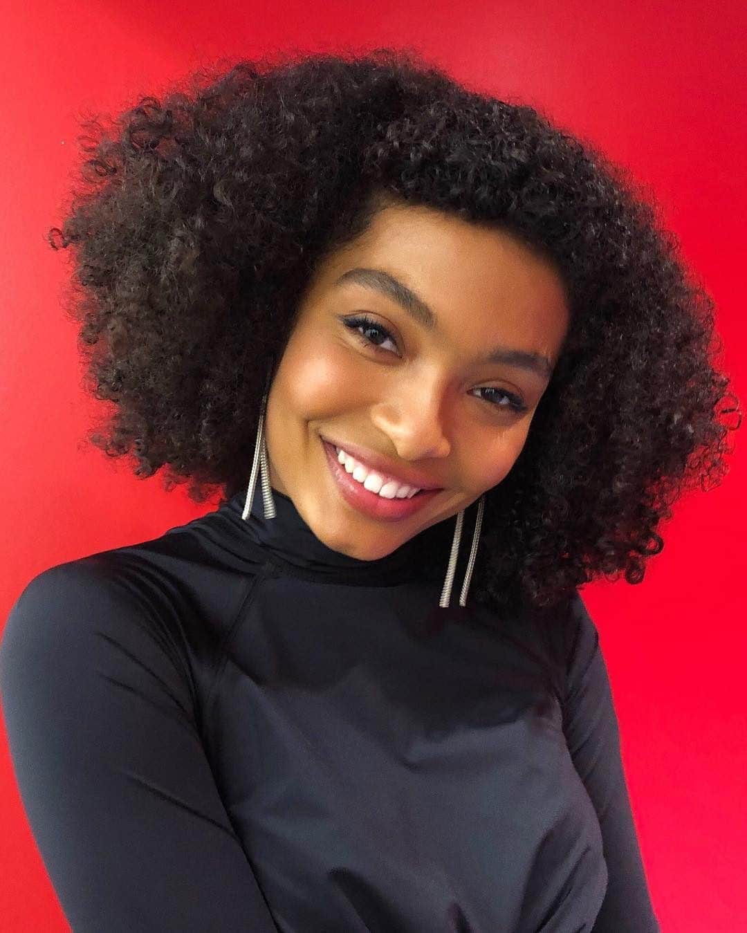 Teen Vogueさんのインスタグラム写真 - (Teen VogueInstagram)「"The vision is set. The slate is built." 🙌🏼 Alongside her mom, @yarashahidi is making a MAJOR career move that will "push forward the stories of our many intersections." 🎥Read more at the link in bio. 📸: @emilychengmakeup」7月22日 4時40分 - teenvogue