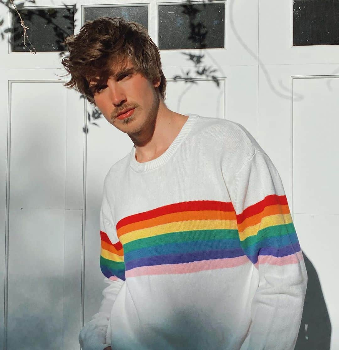 ジョーイ・グレーセッファのインスタグラム：「serving lewks with these clothes for one last time 😌✌🏻said goodbye to some of my fav clothes on Depop and we already raised $4,500 for the Homeless Black Trans Women fund! ❤️ should I add more?」