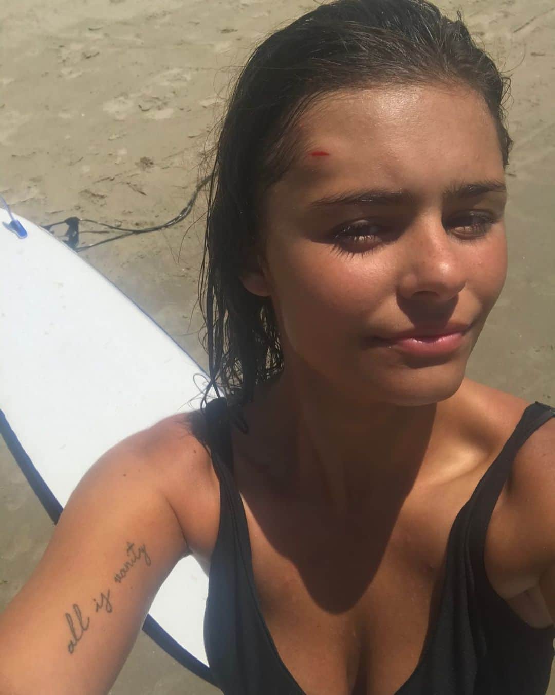 ジャッキー・リーのインスタグラム：「Ouchie」