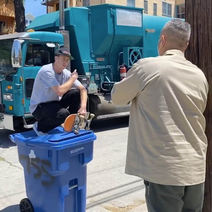 スラッシャーのインスタグラム：「🗑 @downsouthinhell TRASH DAY ♻️  📱: @luielliott」