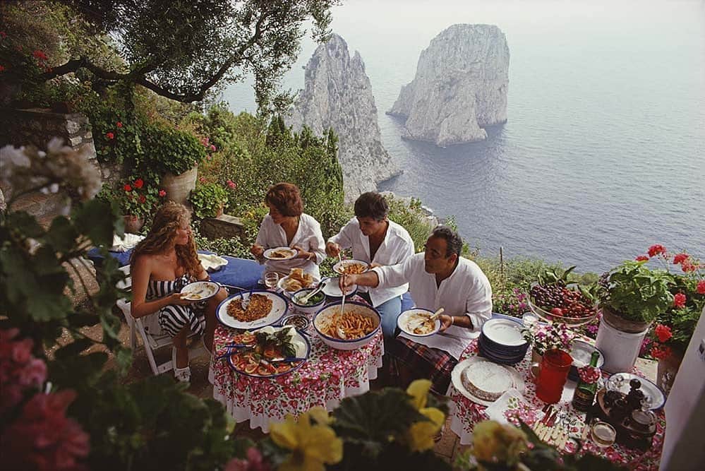フラヴィア・ルチーニのインスタグラム：「perché la vita in italia ... 🇮🇹 ❤️🇮🇹 #italia #italianfood #slimaarons」