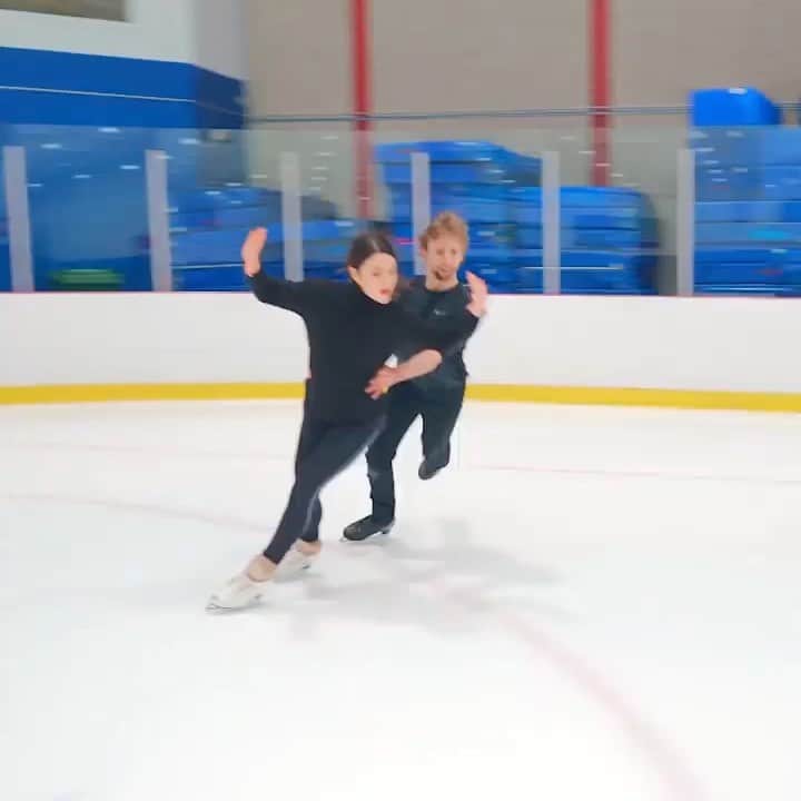ジャン＝リュック・ベイカーのインスタグラム：「Can’t wait to get @oniceperspectives back on the ice with us to capture our new material! Any guesses?   ⛸📷: @oniceperspectives   #hawayekbaker #disco #beegees #dancing #figureskating #kaitlinhawayek #jeanlucbaker #usfigureskating」