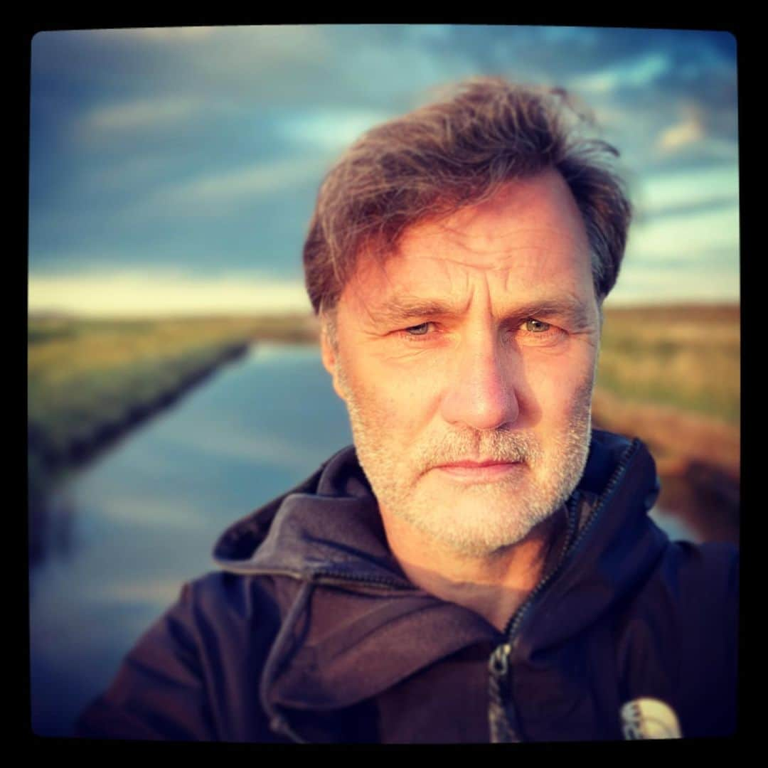 デビッド・モリシーさんのインスタグラム写真 - (デビッド・モリシーInstagram)「Evening stroll!」7月22日 6時14分 - davidmorrissey