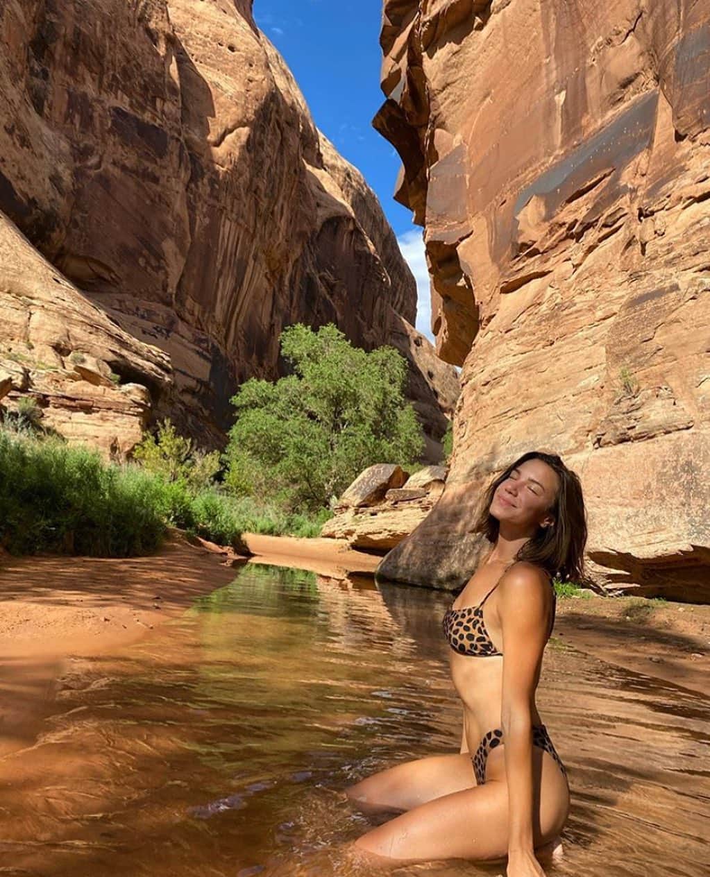ブルーライフのインスタグラム：「nature girl 🍃 @juliette.audrey looking like a breath of fresh air in the aria top and rico bottom 💫 #shopplanetblue」