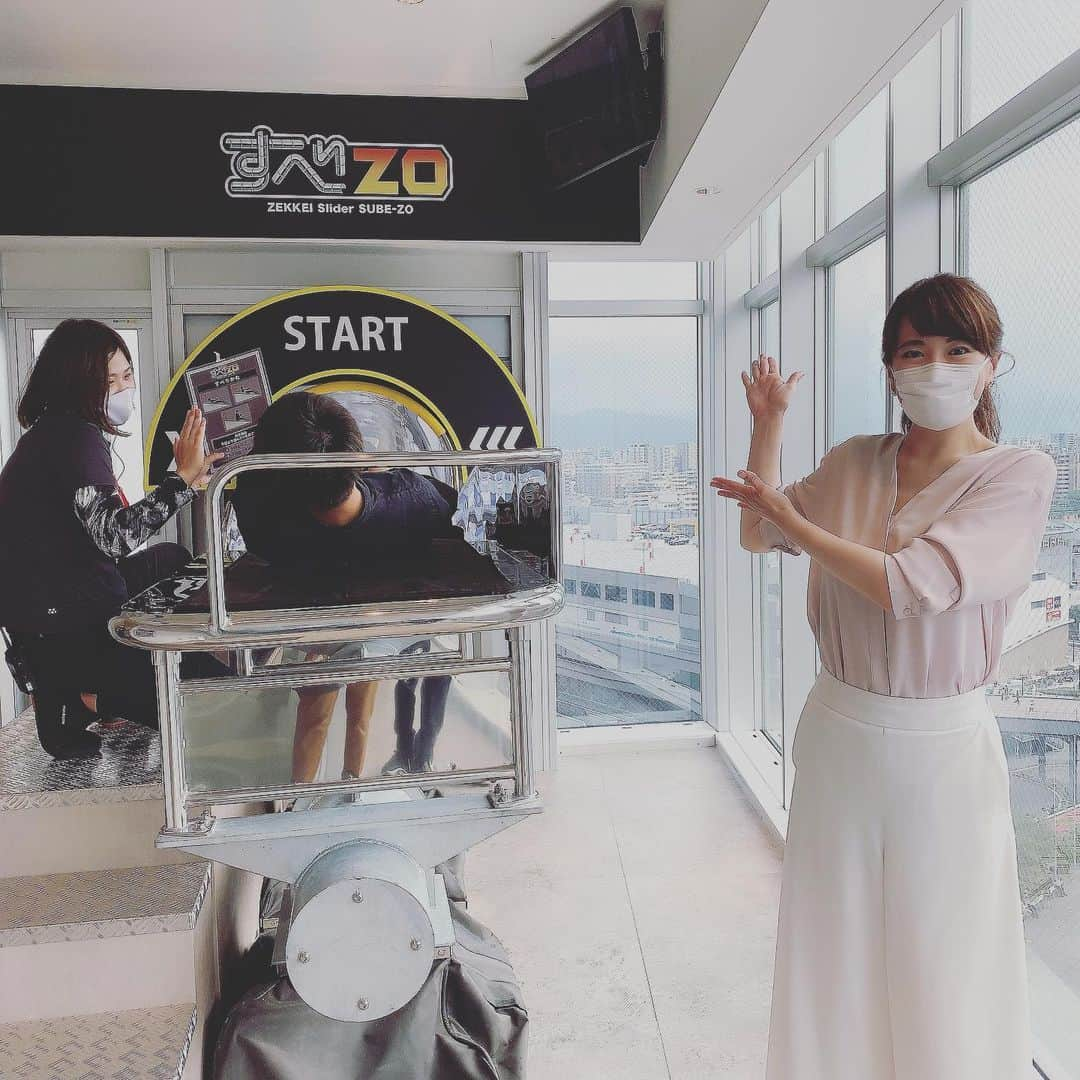 新垣泉子さんのインスタグラム写真 - (新垣泉子Instagram)「BOSS E・ZO FUKUOKAオープン☆  昨日は、ついにグランドオープンを迎えた【BOSS  E・ZO FUKUOKA(ボス　イーゾ　フクオカ)】から生中継でお伝えしました(^-^)  写真は、目玉の【絶景アトラクション】の１つ、滑り台型アトラクション『すべZO』です！  滑りながら様々な絶景が見られるそうですよ☆  昨日も野球観戦の前に来ました！という方がいらっしゃいました(^-^)  PayPayドームと直結だし、 グルメフロアは日本初や九州初ばかりで、私もプライベートでゆっくり行ってみたいと思いました(^-^)☆  #ボスイーゾフクオカ #bossezofukuoka  #グランドオープン #すべZO #ももち浜s特報ライブ  #生中継 #tnc #アナウンサー　#新垣泉子」7月22日 15時50分 - motoko.arakaki