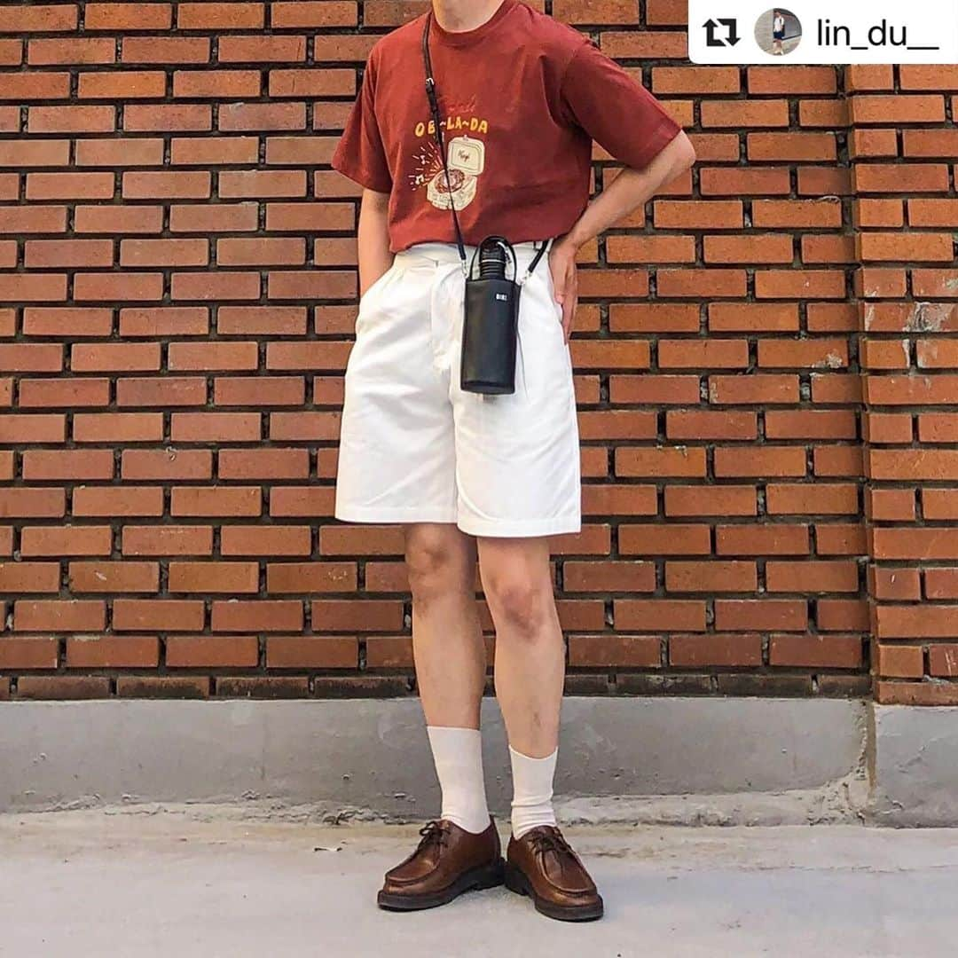 DAKS Koreaさんのインスタグラム写真 - (DAKS KoreaInstagram)「#Repost @lin_du__ with @make_repost ・・・ 여름에는 가벼운 착장에 텀블러백 하나로 간편하게 스타일링 해보세요. . #DBWA0FE30BK . #닥스 #닥스코리아 #닥스악세서리 #닥스액세서리 #DAKS #DAKSACCESSORIES #Lfmall #닥스가방 #크로스백 #마이크로백 #미니크로스백 #휴대폰가방 #텀블러백 #텀블러가방 #미니백 #flex #플렉스 #선물추천 #데일리룩 #ootd #daily #fashion #남자코디」7月22日 15時50分 - dakskorea_accessories