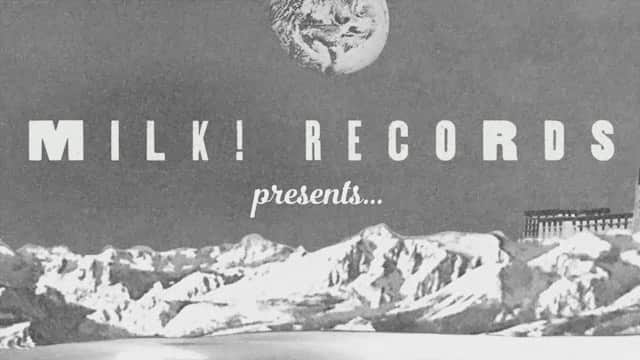 コートニー・バーネットのインスタグラム：「Got your tickets?? Repost @milkrecords ::::: Tonight's the night! ✨✨✨ Our first mystery line-up 🕵️‍♂️ starts at 8:00pm AEST and will be viewable for 24 hours. Ticket holders will be emailed a unique link at 7:00pm AEST. Any issues 📨: milkrecordsmelbourne@gmail.com  Today is also the last day to buy a 3 week ticket to the whole residency! Get your tix here: http://milkrecords.eventbrite.com.au/ 🌈🌈🌈 link in bio」