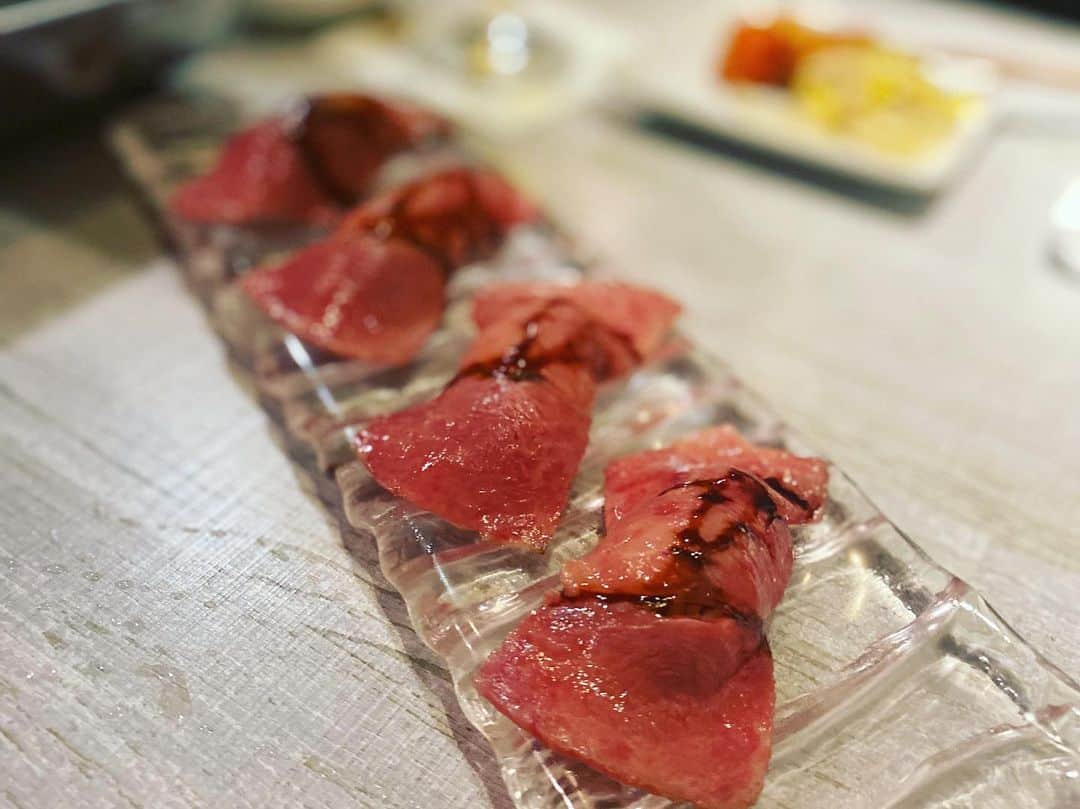 工藤ジェニファー茉侑さんのインスタグラム写真 - (工藤ジェニファー茉侑Instagram)「アウトレットで買った八角形のメガネ気に入ってる🤓💓 うちはメガネとサングラスは夫婦共有😎😎😎 @beams_official   うしごろバンビーナ渋谷店　@ushigoro_shibuya  6500円のコース💸 飲み放題(1800円)があるのは嬉しいけど、油っぽいお肉苦手派としては焼肉はアラカルトがベストだな😂🥩  #ダイエット　#ダイエットメニュー #ダイエット記録　#diet #グルメな人と繋がりたい  #居酒屋　#居酒屋ごはん　#ヤキトリ　#お酒好きな人と繋がりたい #お酒好き女子 #ビール　#ビール女子 #ビール好きな人と繋がりたい #渋谷グルメ #池尻大橋グルメ #お洒落さんと繋がりたい #お洒落な人と繋がりたい　#料理好きな人と繋がりたい　#beer #グルメ好きと繋がりたい #渋谷　#渋谷グルメ #焼肉　#焼肉好きな人と繋がりたい #焼肉　#ホルモン　#ホルモン好き　#メガネ女子 #beams #眼鏡女子 #メガネコーデ #うしごろバンビーナ」7月22日 16時22分 - jennifermayu_s