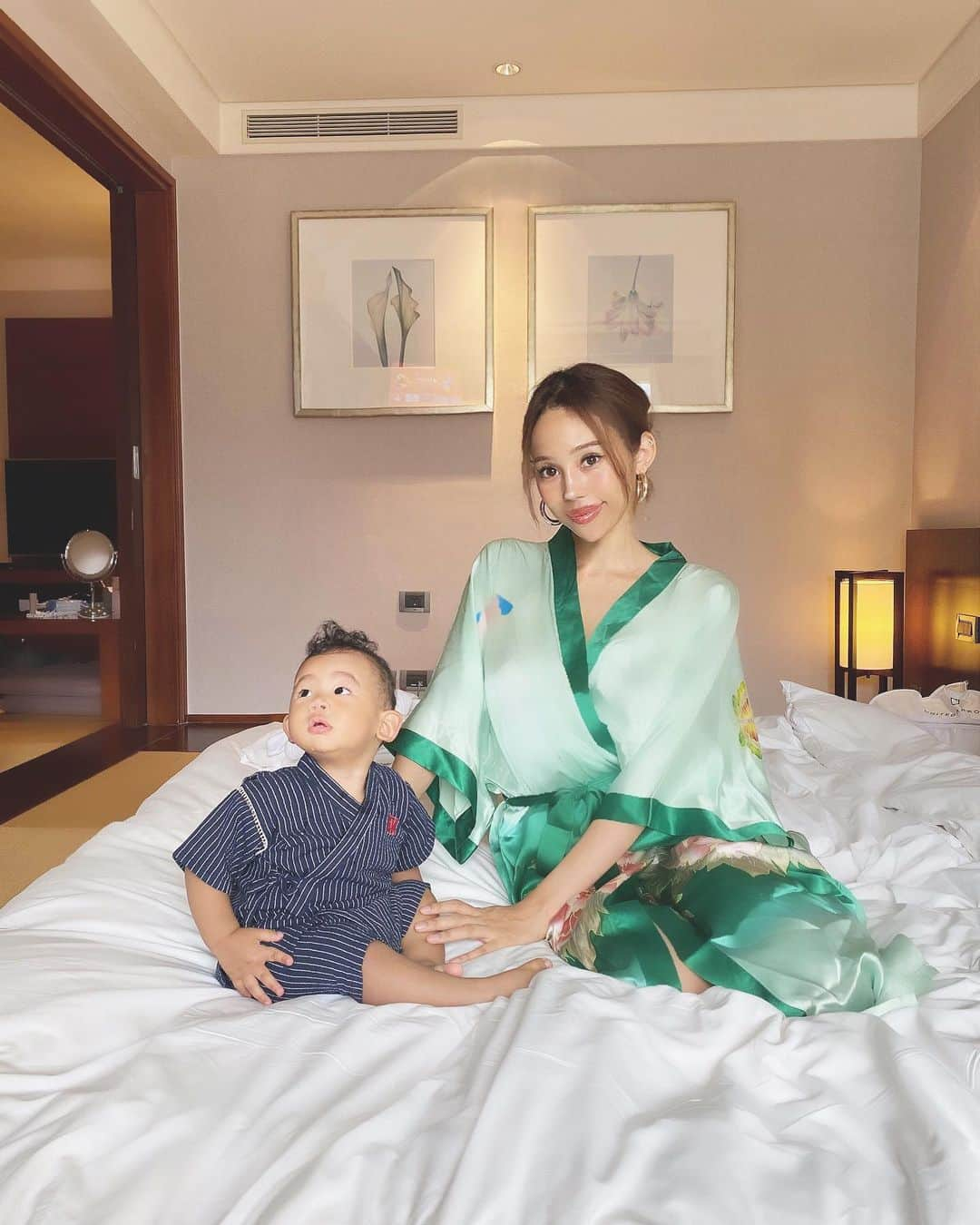 ヴァネッサみどりさんのインスタグラム写真 - (ヴァネッサみどりInstagram)「🇯🇵👩‍👦👘 . 甚平が本当によく似合う🤣 . 他真的很適合穿和服😂👏🏽 #一歳一ヶ月　#oneyearandonemonthold ❤️」7月22日 16時37分 - midoritakechi