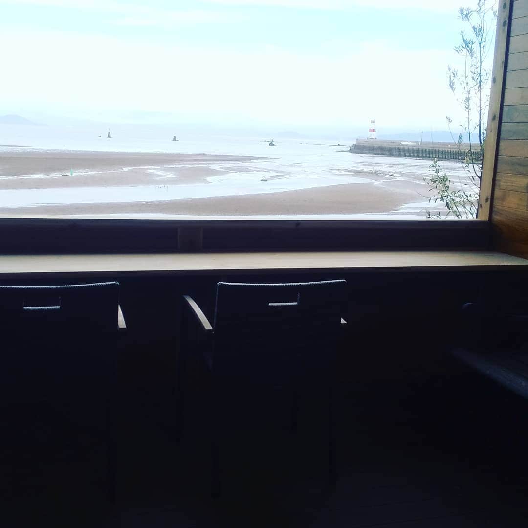 ホテル南風楼さんのインスタグラム写真 - (ホテル南風楼Instagram)「こんにちは(*^^*) 島原温泉ホテル南風楼でございます(^^) ・ 少し、青空も見えた、連休前。 新しく完成した、 ときめきテラスの 窓側テラス席からの景色は、絶景です(*^^*) ・ 海向こうに、熊本を眺めながら、 ワンちゃんと、ご朝食を召し上がって頂くこともできます(*´∀｀) ・ 海が見える南風楼～。 ・ ぜひ素敵な景色を、南風楼でご覧くださいませ～(*´∀｀) ・ #九州 #長崎 #島原 #雲仙 #島原温泉 #温泉 #ホテル南風楼 #南風楼 #楽しい #最高 #カップル #女子会 #インスタ映え #家族旅行 #旅行 #日帰り旅行  #onsen #happy #travel #nagasaki  #ときめきテラス #朝食 #絶景 #家族 #ワンちゃんと泊まれる宿  #海  #素敵な景色 #テラス」7月22日 16時52分 - hotelnampuro