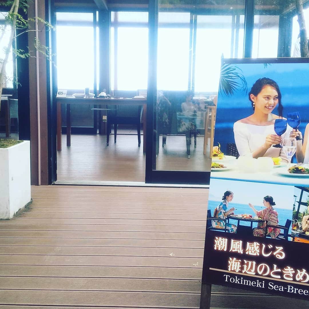 のインスタグラム：「こんにちは(*^^*) 島原温泉ホテル南風楼でございます(^^) ・ 少し、青空も見えた、連休前。 新しく完成した、 ときめきテラスの 窓側テラス席からの景色は、絶景です(*^^*) ・ 海向こうに、熊本を眺めながら、 ワンちゃんと、ご朝食を召し上がって頂くこともできます(*´∀｀) ・ 海が見える南風楼～。 ・ ぜひ素敵な景色を、南風楼でご覧くださいませ～(*´∀｀) ・ #九州 #長崎 #島原 #雲仙 #島原温泉 #温泉 #ホテル南風楼 #南風楼 #楽しい #最高 #カップル #女子会 #インスタ映え #家族旅行 #旅行 #日帰り旅行  #onsen #happy #travel #nagasaki  #ときめきテラス #朝食 #絶景 #家族 #ワンちゃんと泊まれる宿  #海  #素敵な景色 #テラス」