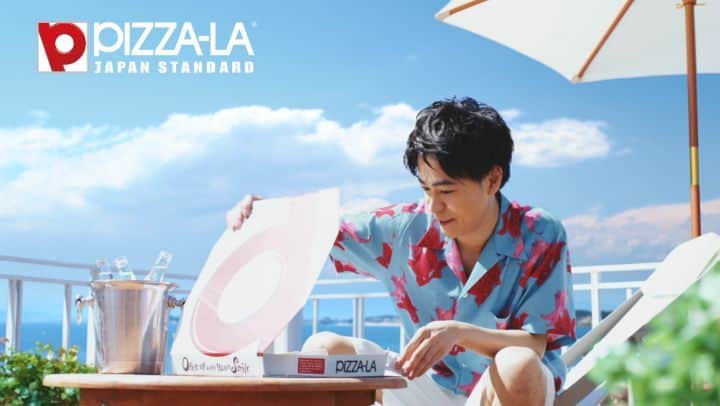 のインスタグラム：「ピザーラ2020夏CM『迷わずエビマヨ篇』 #ピザーラ #エビマヨのよくばりクォーター #成田凌 #えっびまよまよえびまよ #エビマヨ #宅配 #デリバリー」