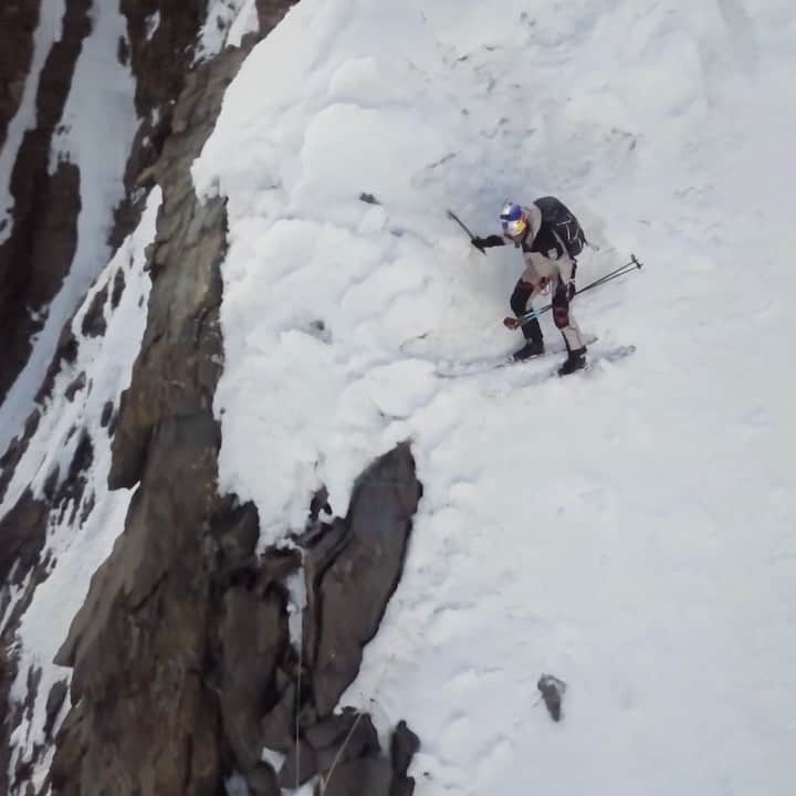 レッドブルのインスタグラム：「☝️THIS RIGHT HERE 👆 is why we're celebrating Andrzej Bargiel's two year anniversary of conquering the world's second highest mountain, K2 👊  today you can watch the brand new documentary 'K2: The Impossible Descent' live on Red Bull TV ~link in bio~ #redbull #givesyouwings #k2 #mountain #skiing #adventure」