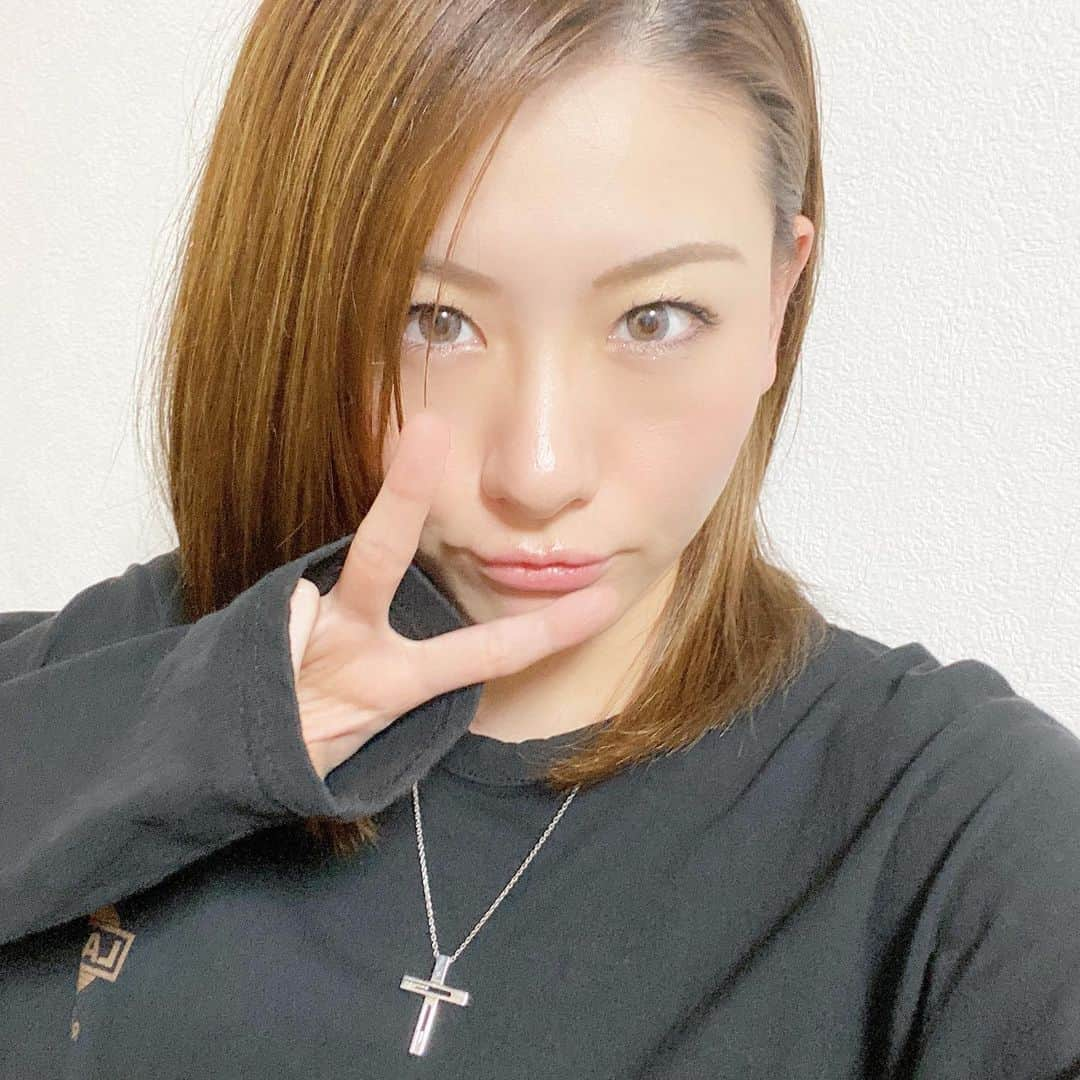 岩村菜々美さんのインスタグラム写真 - (岩村菜々美Instagram)「#暇つぶし #自撮り #顔細く見える #ラッキー #それもこれも加工のおかげ #あーざっす #助かります #カラコンいれれば全て解決 #今日もなんか少し頑張る」7月22日 8時15分 - nanami1120