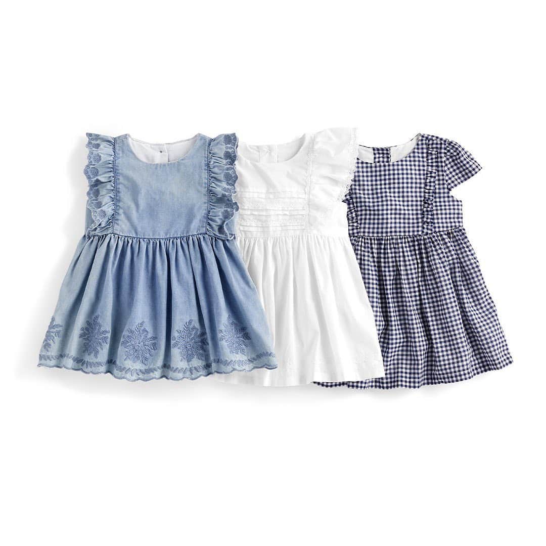オシュコシュさんのインスタグラム写真 - (オシュコシュInstagram)「POLL: Which ruffles make your heart flutter first?! #babybgosh #dresses #denim #lace #gingham」7月22日 8時23分 - oshkoshkids