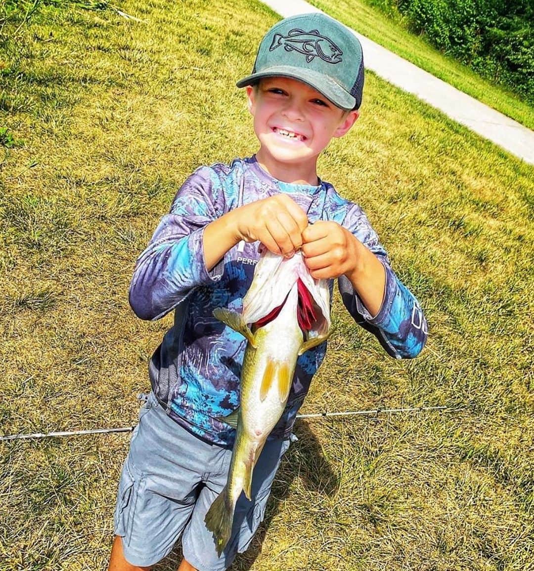 Filthy Anglers™さんのインスタグラム写真 - (Filthy Anglers™Instagram)「Not sure who likes fishing more, @alancrandallfishing from Iowa or his little man. You know you have yourself a big fish when you have to hold her up with two hands! Look at the smile, absolutely priceless. Congrats on the catch little man you are Certified Filthy! Green Bass hat available online at www.filthyanglers.com #fishing #filthyanglers #kidswhofish #smile #outdoors #nature #fish #getfilthy #bassfishing #kayak」7月22日 8時34分 - filthyanglers