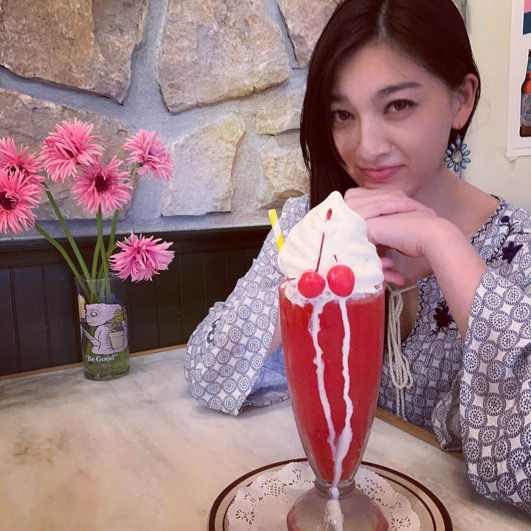 松野井雅（原紗央莉）さんのインスタグラム写真 - (松野井雅（原紗央莉）Instagram)「🍒🍨❤️❤️❤️🧚‍♀️💚🇱🇷 ・ ・ @hohokamdiner #hohokamdiner ﻿#原宿カフェ #東京カフェ #followme #f4f #i4i #cafe #cafestagram #creamsoda #red #instagood #summer #tokyo #cherry #like4like #instalike #instamood #sweet #soda #float #softicecream #drink #myboom #カフェ巡り #クリームソーダ巡り #クリームソーダ部」7月22日 8時59分 - miyavimatsunoi