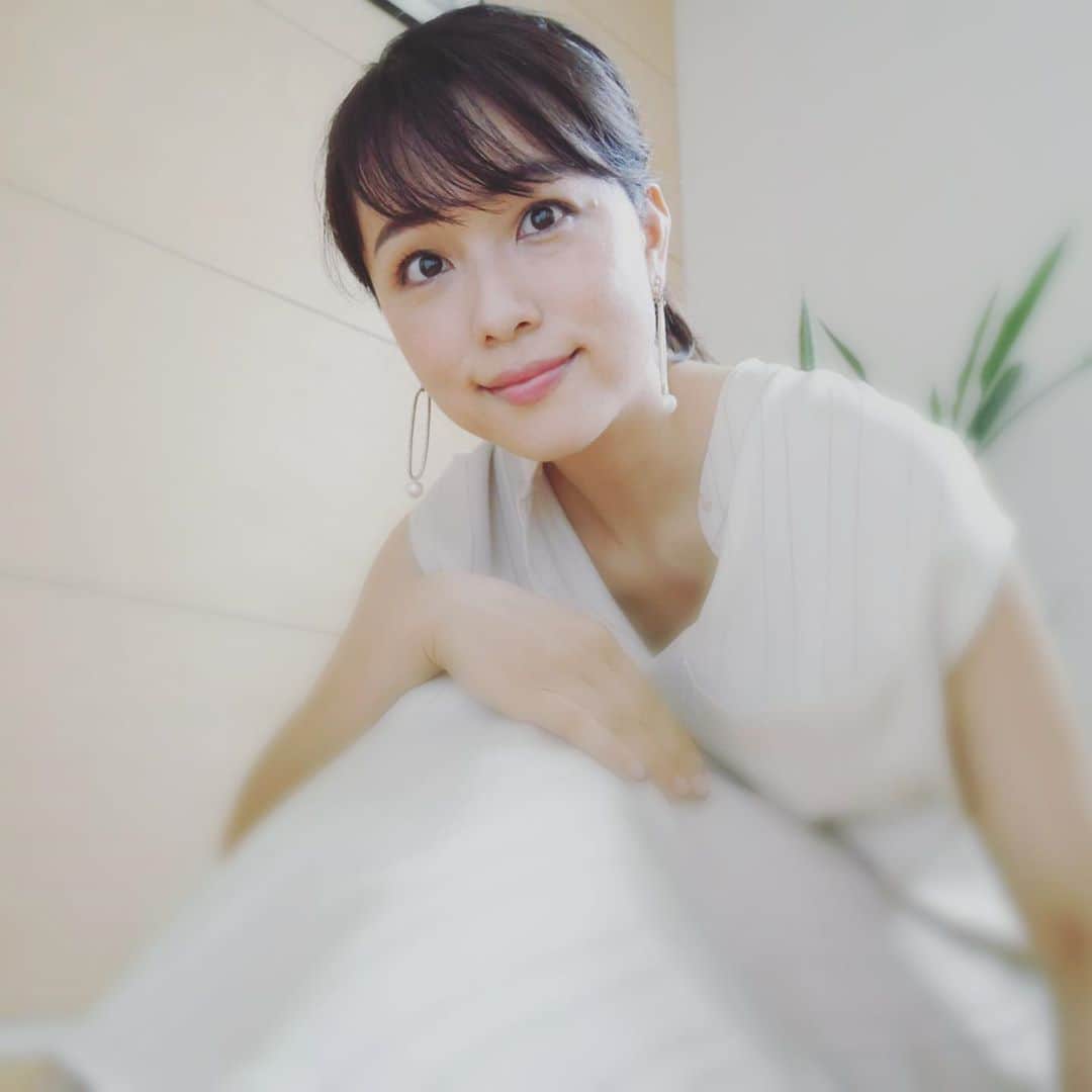 本田朋子さんのインスタグラム写真 - (本田朋子Instagram)「オンライン展示会で注文したワンピースが届きました。 ビタミンカラーのサンダルと共にお出かけ。 さすがに今年買ったサンダルだから…今回は大丈夫…だよね笑  #stunninglure  #pellico  #sunny」7月22日 9時25分 - tomoko_honda_official_phonics