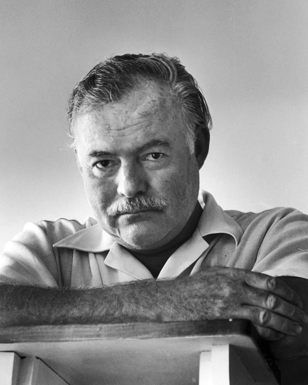 lifeさんのインスタグラム写真 - (lifeInstagram)「Ernest Hemingway, born #onthisday in 1899, first published 'The Old Man and the Sea' in its entirety in the September 1, 1952 issue of LIFE. Although Hemingway was a friend of the magazine in one sense, LIFE photographer Alfred Eisenstaedt, who took this famous cover photo, called the writer, “the most difficult man I ever photographed." For the story of Eisenstaedt's encounter with Hemingway in Cuba—and the photos that resulted—see link in bio. #lifelegends #hemingway #eisenstadt #1950s #bookhistory」7月22日 9時28分 - life