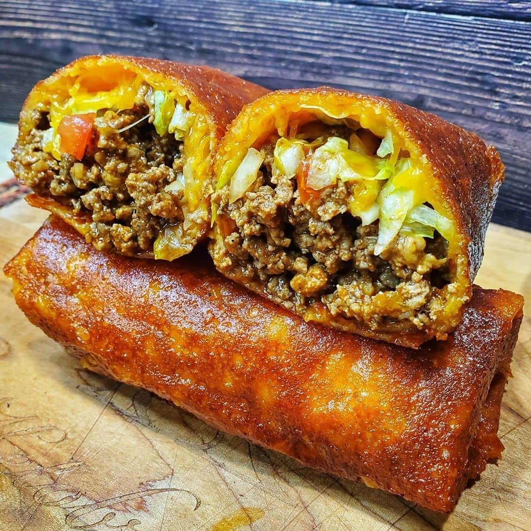 Flavorgod Seasoningsさんのインスタグラム写真 - (Flavorgod SeasoningsInstagram)「HAPPY TACO TUESDAY!!! Seasoned with:👉 #Flavorgod Taco Tuesday Seasoning!!⁠ -⁠ Cheese Shell Lamb Burritos by customer:👉 @ketobrawn⁠ -⁠ Add delicious flavors to your meals!⬇️⁠ Click link in the bio -> @flavorgod  www.flavorgod.com⁠ -⁠ 1lb ground lamb⁠ 1 pkg shredded colby jack cheese⁠ Your favorite burrito condiments⁠ ⁠ Just heat up the cast iron and brownn up the lamb . Drain, add 1/2 cup water and 2 tbsp of your fav taco seasoning, We used @flavorgod Taco Tuesday seasoning . Let simmer to thicken.⁠ ⁠ In a separate hot cast iron, cover the bottom with shredded cheese, fry til melted and crisp on the bottom. Take out crisp side down. Add your fixins and lamb and burrito roll it up.⁠ Perfect Ketoversarry meal 😋😋😋⁠ -⁠ Flavor God Seasonings are:⁠ ➡ZERO CALORIES PER SERVING⁠ ➡MADE FRESH⁠ ➡MADE LOCALLY IN US⁠ ➡FREE GIFTS AT CHECKOUT⁠ ➡GLUTEN FREE⁠ ➡#PALEO & #KETO FRIENDLY⁠ -⁠ #food #foodie #flavorgod #seasonings #glutenfree #mealprep #seasonings #breakfast #lunch #dinner #yummy #delicious #foodporn」7月22日 10時01分 - flavorgod