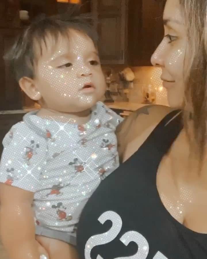 ニコール・ ポリッツィのインスタグラム：「MY SQUISHY THOOOO 🙏🏽」