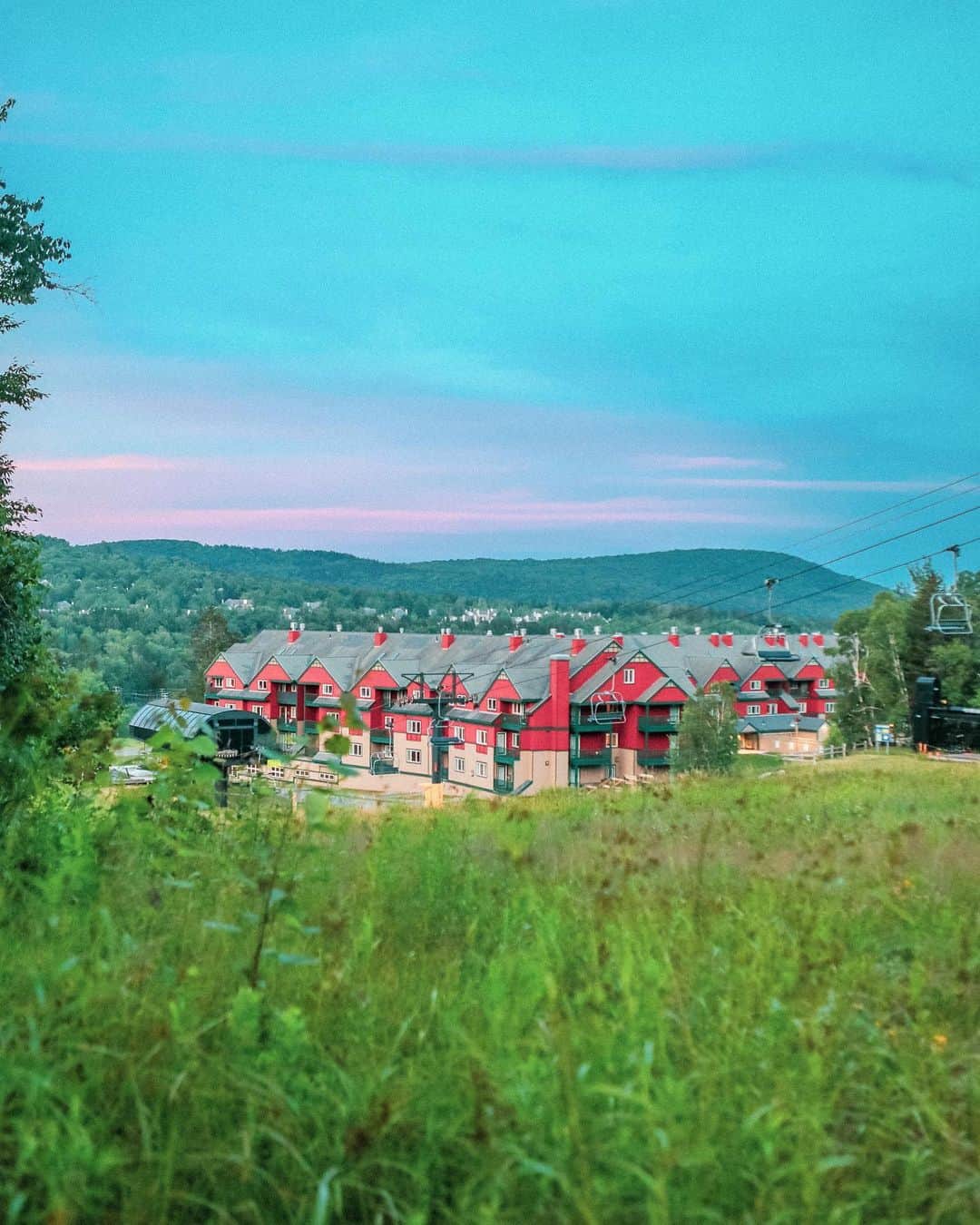 FOLKのインスタグラム：「Over the weekend we went for a little drive from New Jersey to the mountains of southern Vermont. As I said a few days ago this is the summer to spend as much time outdoors as possible. Do it for your mental and spiritual health. Explore those areas close to home. Instead of going to the beach in Florida or some other tourist standard explore the areas that you often times take for granted. There is so much to explore within a couple hours of your home. For us it was the lower Berkshires. We hiked for hours and swam and enjoyed quiet time away in nature. It makes the current state of the world feel a little less insane.」