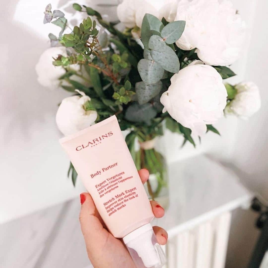 Clarins Canadaさんのインスタグラム写真 - (Clarins CanadaInstagram)「Body Partner, the expert body care that helps prevent the appearance of stretch marks and minimize their look by visibly reducing their 4 dimensions: width, length, depth and color.🌼⁣ ____⁣ Body Partner, le soin expert capable de prévenir l’apparition des vergetures et de les atténuer en réduisant visiblement leurs 4 dimensions : largeur, longueur, profondeur et couleur.🌼⁣ .⁣ .⁣ .⁣ 📸 : @lilylovesfashion⁣ #Clarins #ItsAllAboutYou #BodyPartner #Pregnancy #Maternity #StretchmArks」7月22日 10時41分 - clarinscanada