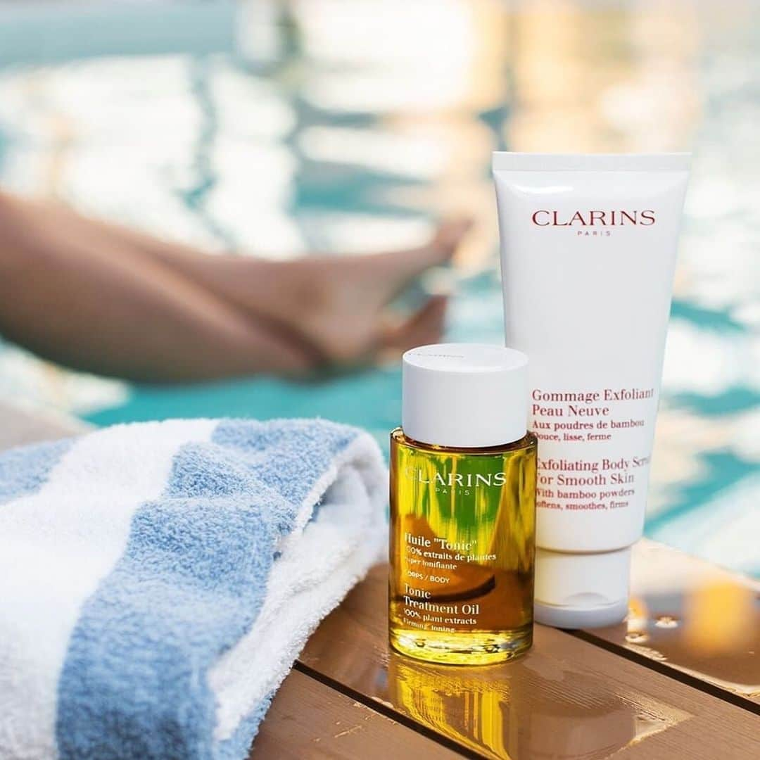 CLARINSさんのインスタグラム写真 - (CLARINSInstagram)「💦 don’t forget to #exfoliate and #hydrate the skin below your neck too!」7月22日 10時51分 - clarinsusa