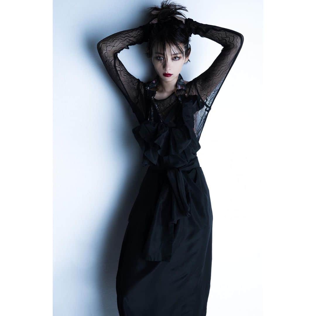 のインスタグラム：「model @ririkaaaaaaaa  photograph @yuyatakahashi.monster  hair & make @cocooosaki  special makeup @kenjisatoo  styling @shogo_tachibana  #kanakokakimoto #styling #fashion #photograph #shooting」