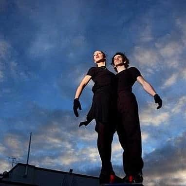 シネイド・ケアーさんのインスタグラム写真 - (シネイド・ケアーInstagram)「Memory courtesy of Facebook 2007...😊⛸ it May look serene, but in actuality we were balanced precariously on the roof of our very old car (I think a Citroen) in front of Murrayfield ice rink at around 6am at the behest of an imaginative photographer. Taken For a Scottish newspaper before the days of Instagram📸」7月22日 11時06分 - sineadskate