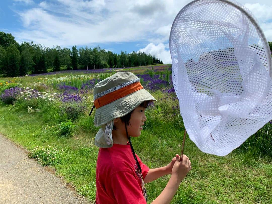 Sayaka.Mさんのインスタグラム写真 - (Sayaka.MInstagram)「先日家族で #滝野すずらん丘陵公園 と #オートリゾート滝野 に行ってきました💓 . 【滝野すずらん丘陵公園】 幼稚園の行事でもいきましたが、 やっぱり子供の谷方面は子供達ハッスル😆 夏のアクティビティも充実しています . 屋内・屋外ともにダイナミックな遊具や 面白いモチーフの遊具があるんですよね 幅広い年齢で楽しめる公園です . 一眼レフで撮影できる綺麗なスポットも沢山 ラベンダー綺麗だったな〜 . 夏休み期間にはクラフト体験もやってます✨ . 【オートリゾート滝野】 キャンプ検索していると、人気の高さが伺えるオートリゾート滝野。 最大10名まで泊まれるキャビンSは、デイキャンプから連泊まで様々な用途で使えます。 何より、屋根付きのテラスが天気にも左右されなくて最高💕 . バリアフリー仕様になっていました . オートリゾート滝野では、大切なペットと宿泊出来るエリアや、キャンピングカー対応のエリアなど色んなニーズに対応してます。 フリーサイト内も清潔感があり良かったです✨遊具も近くにあるしね👏 . Instagramに載せきれないので詳細は YouTubeに動画でまとめました 👉📺sayaka hokkaido channel . =============== 私のキャンプの記録は My camping records. 我的野营记录 제 캠프의 기록 ↓↓↓ #sayakaキャンプ =============== . 滝野すずらん丘陵公園 札幌市南区滝野２４７番地 @takino.park . #キャンプ #札幌子連れ #札幌ママ #北海道ママ #camp #デイキャンプ #ソロキャンプ #外遊び #ファミキャン #グランピング #アウトドア #滝野 #滝野すずらん公園 #札幌子連れ情報 #キッズコーデ #札幌 #札幌市 #pr #キャビンS #バンガロー #コテージ #キャンプ飯 #札幌ママと繋がりたい #北海道ママと繋がりたい #カメラ女子 #北海道子連れスポット #オートキャンプ場」7月22日 10時59分 - insta.sayaka