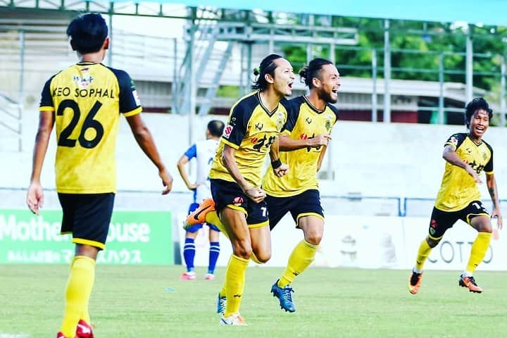 木暮郁哉さんのインスタグラム写真 - (木暮郁哉Instagram)「心震える瞬間。 #football#cambodia#siemreapdriver」7月22日 11時02分 - fumiya_kogure