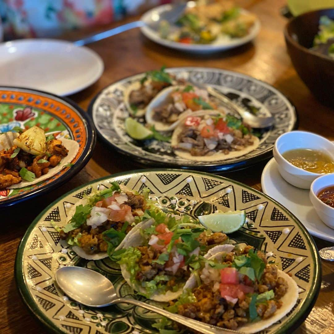 青山志穂さんのインスタグラム写真 - (青山志穂Instagram)「とある日の晩ご飯、本格メキシカン🇲🇽 お料理もお酒もなにもかもが素晴らしく美味しいお店でした☺️  #カーサデサラサ #casadesarasa #渋谷 #渋谷グルメ #メキシコ料理 #メキシコ #サラサ #メキシカン #タコス #テキーラ #パロマ #マルガリータ」7月22日 11時14分 - shiho_aoyama_