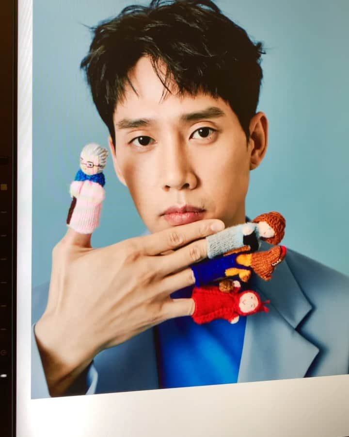 パク・ソンフンのインスタグラム：「📸#싱글즈 #singlesmagazine」