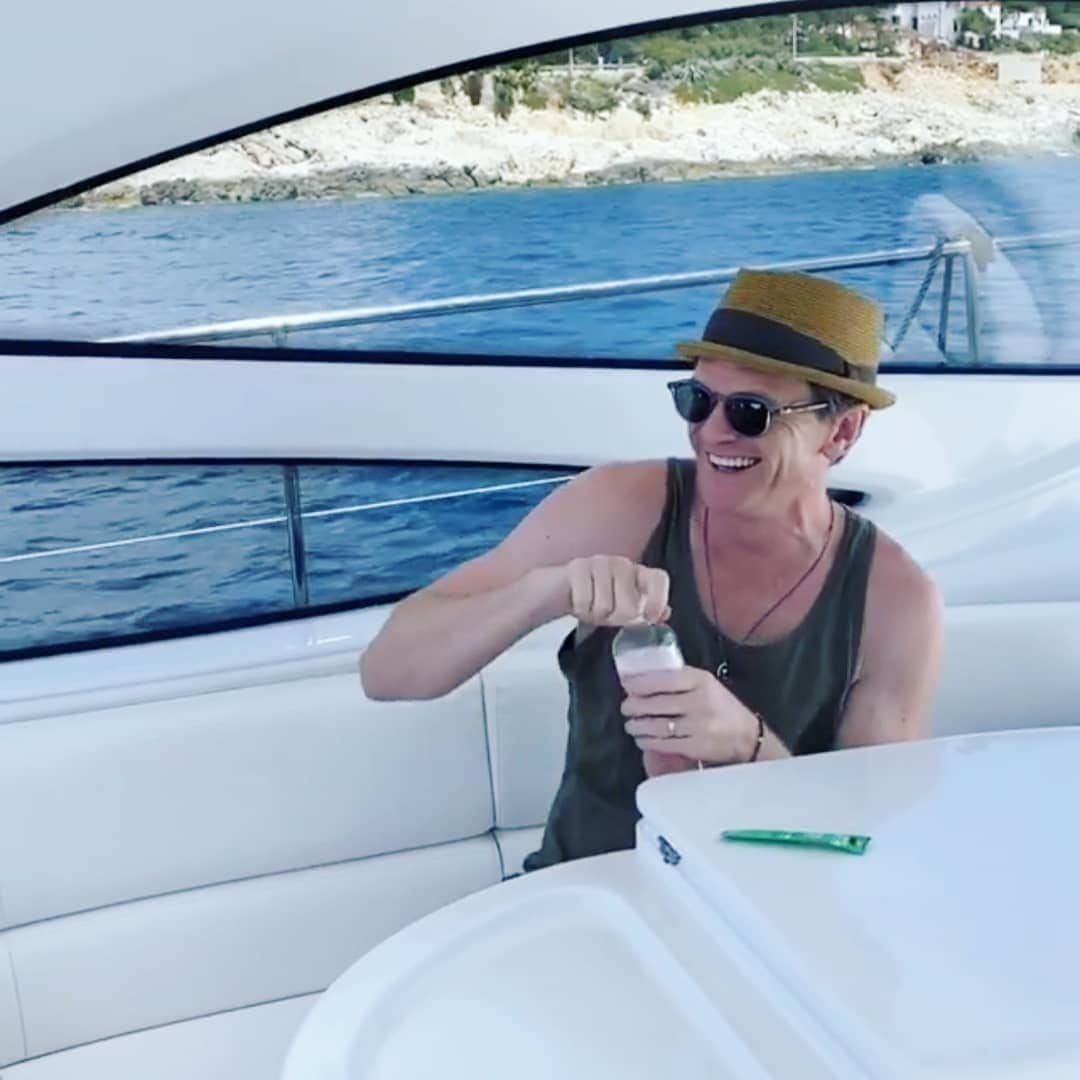 ニール・パトリック・ハリスさんのインスタグラム写真 - (ニール・パトリック・ハリスInstagram)「😁🥰 #neilpatrickharris #nph #tagsforlikes #actor #lovehim #handsome #myedit #awesome #legendary @nph 💙💙」7月22日 11時37分 - instagranph