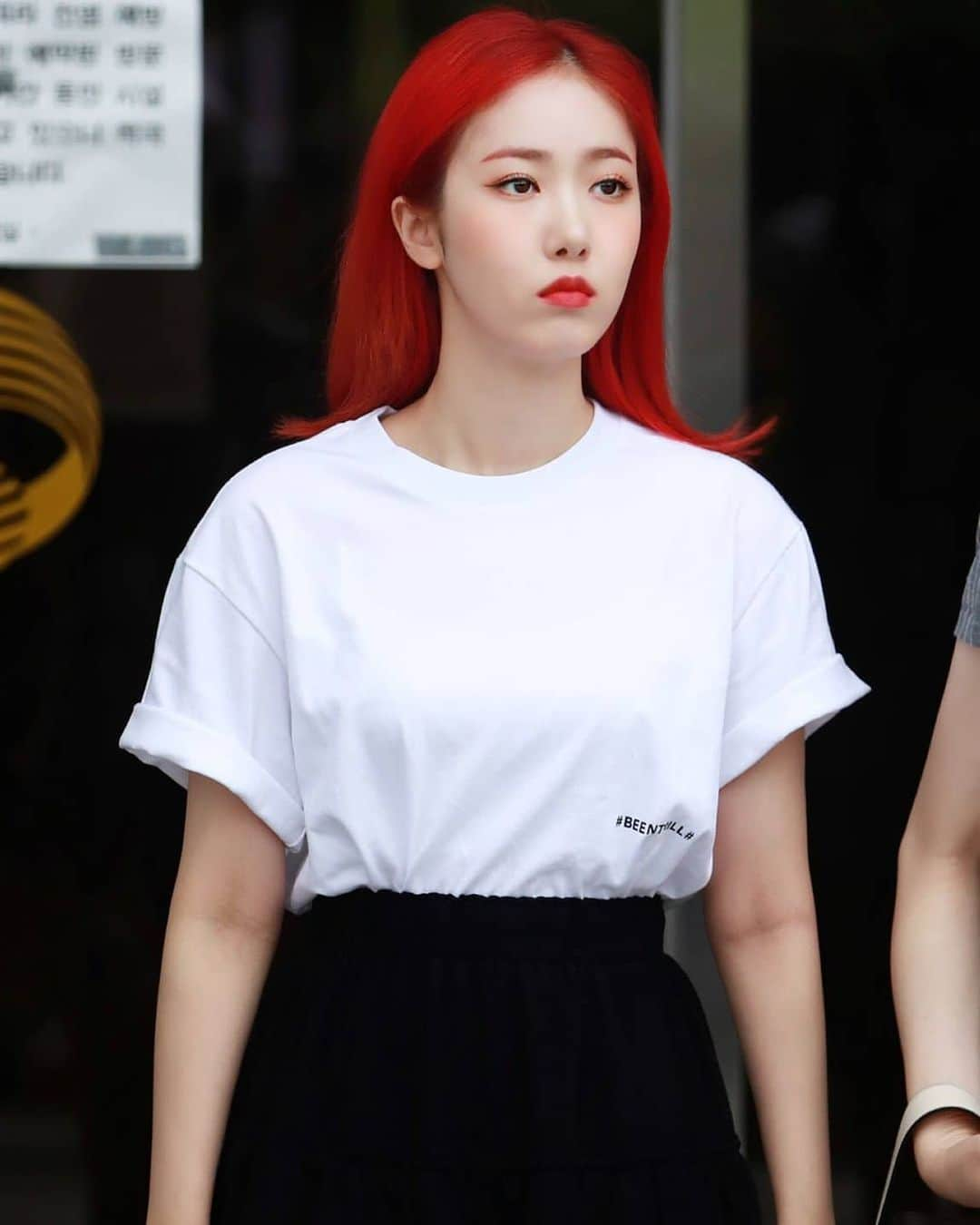 シンビのインスタグラム：「[4PICS] 200720 ; #신비 #Sinb heading to KBS Cool FM Jung Eunji schedule — ©이분의 일」