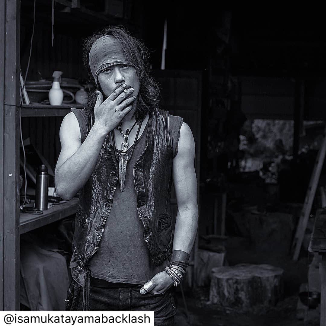 杉原勇武のインスタグラム：「. JUN UEZONO is hand forged accessories artist. About him. @backlashflagshipshoptokyo instagram LIVE. From today at 20:00〜 . . #isamukatayamabacklash #backlash #isamukatayama #junuezono #japan #instalive」