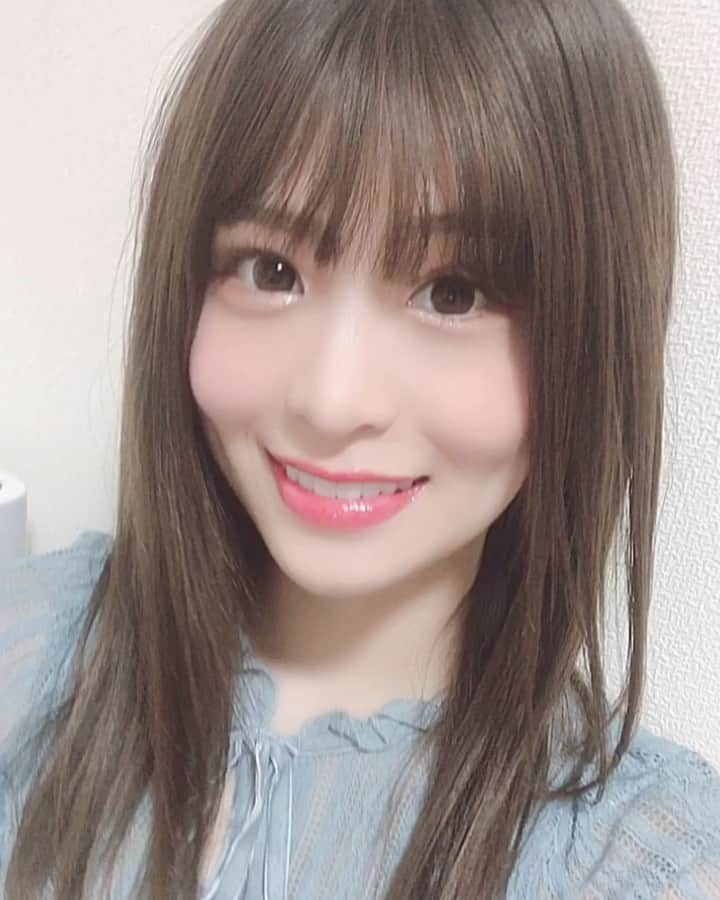 岡田美紅のインスタグラム：「家族からは暗い髪色が 1番好評でした😇😇😇 やっぱ暗髪しか勝たん  眉毛を自然にかけるようになった🤤✨  #アッシュカラー  #髪質改善  #ナナイロ さん」