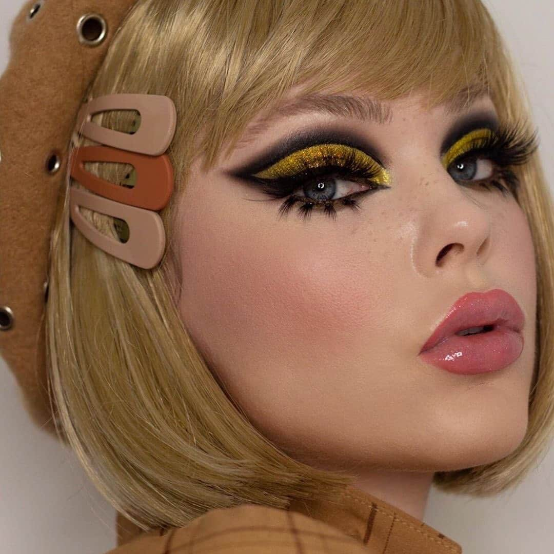 Anastasia Beverly Hillsさんのインスタグラム写真 - (Anastasia Beverly HillsInstagram)「🌼Love this look  @beatsbylizzie   Using ABH Primer ✨ Liquid Eyeliner and Dark Side Liner」7月22日 12時24分 - anastasiabeverlyhills